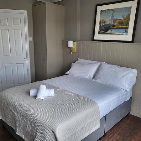 Urban Nest Townhouse Bed & Breakfast กัลเวย์ ภายนอก รูปภาพ