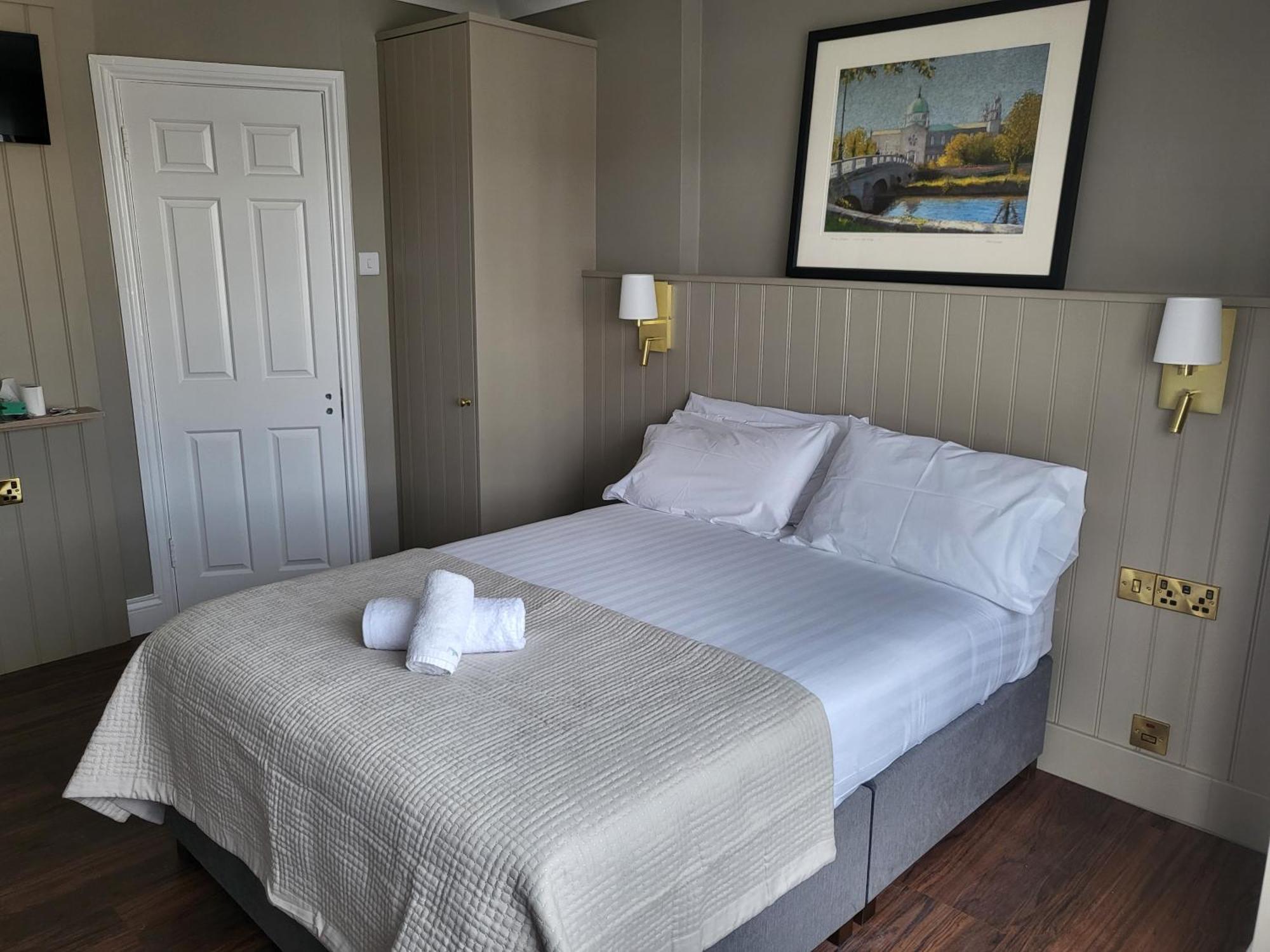 Urban Nest Townhouse Bed & Breakfast กัลเวย์ ภายนอก รูปภาพ