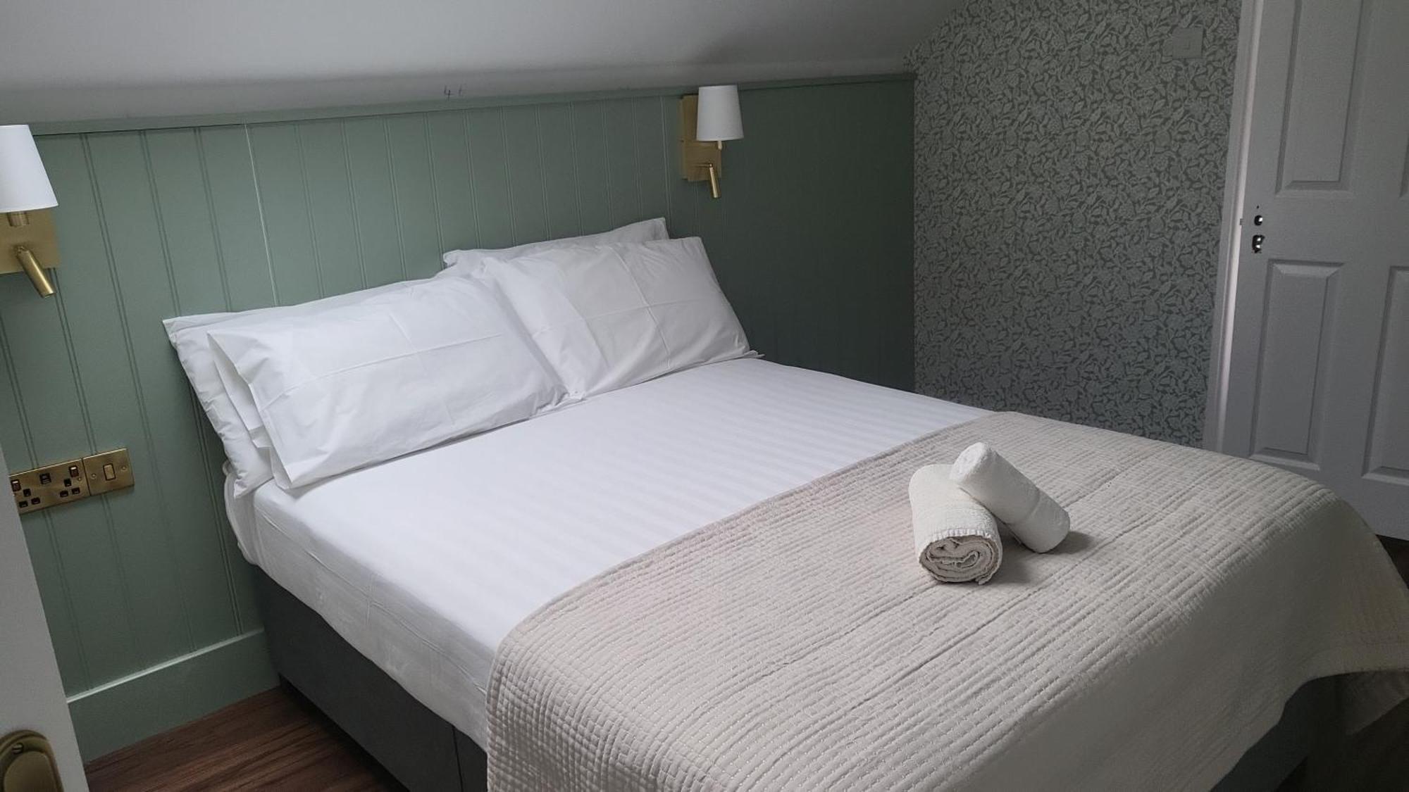 Urban Nest Townhouse Bed & Breakfast กัลเวย์ ภายนอก รูปภาพ