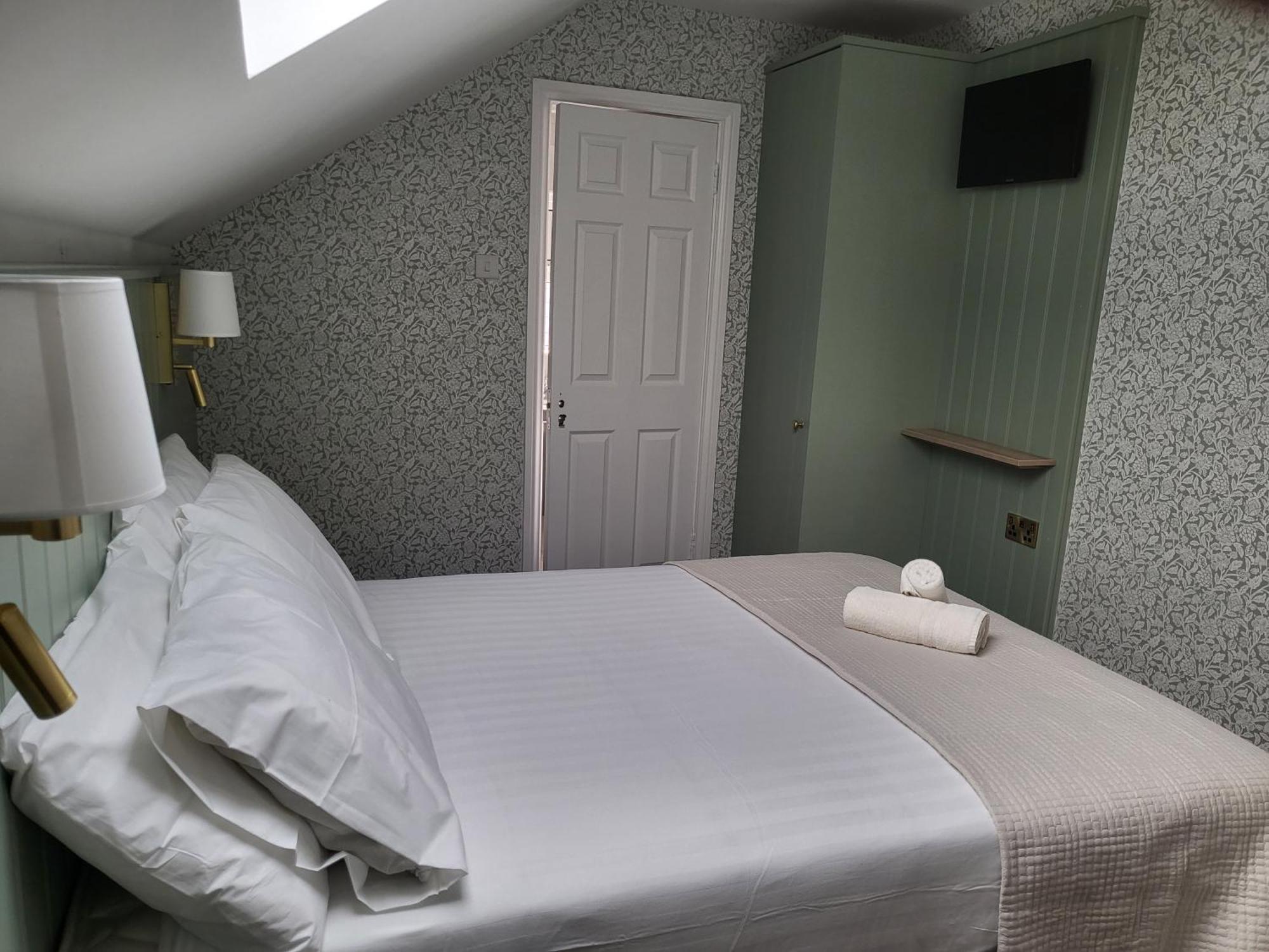 Urban Nest Townhouse Bed & Breakfast กัลเวย์ ภายนอก รูปภาพ