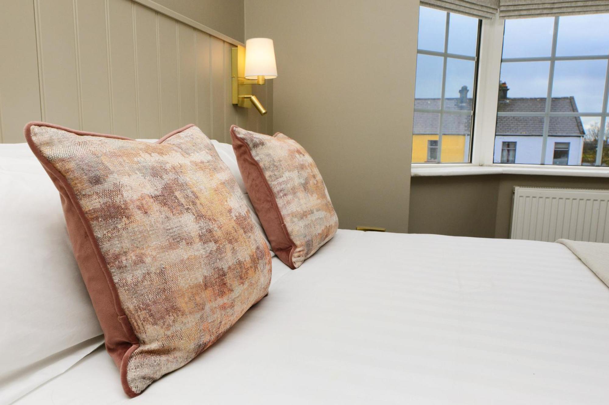 Urban Nest Townhouse Bed & Breakfast กัลเวย์ ภายนอก รูปภาพ
