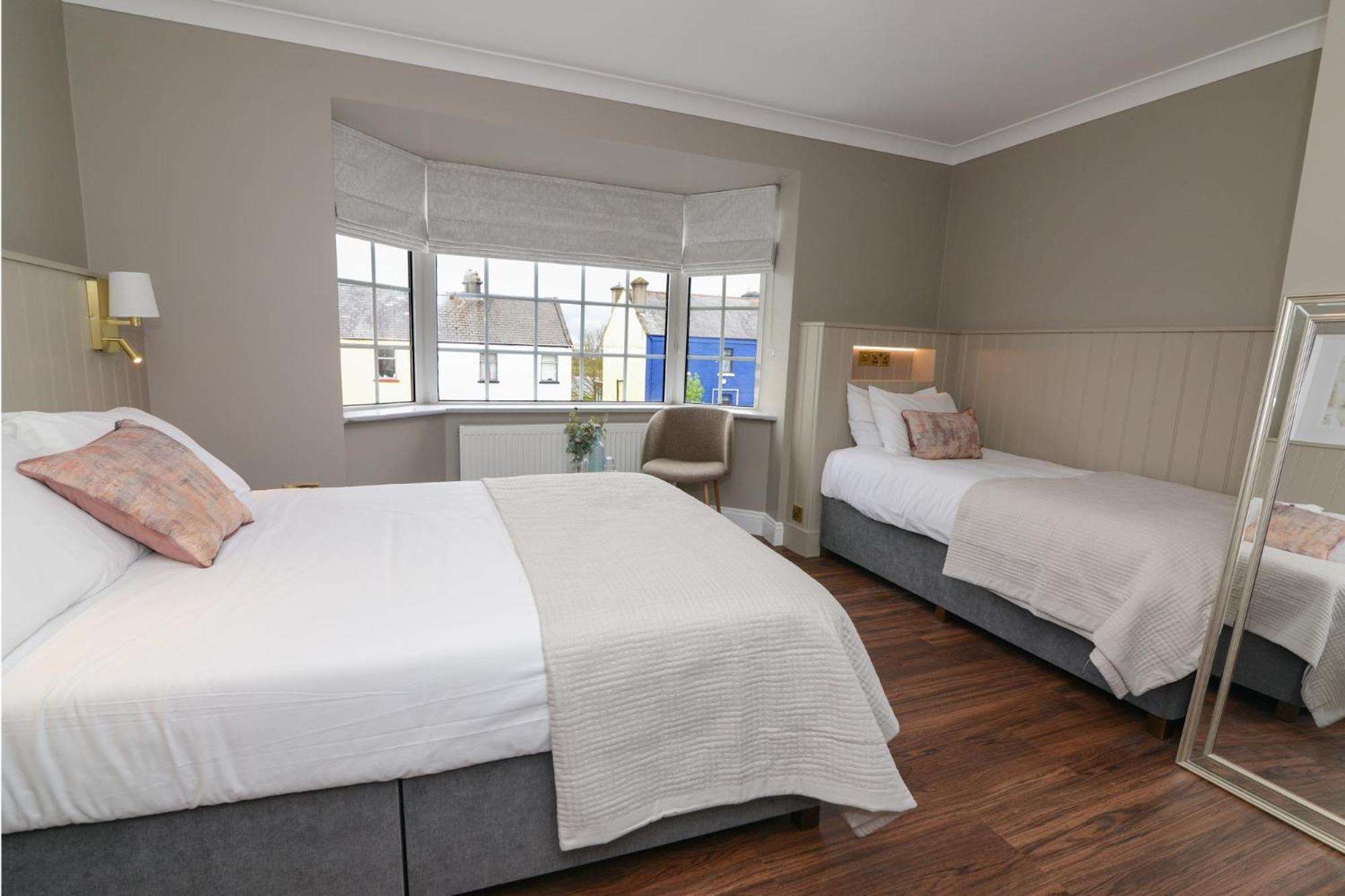 Urban Nest Townhouse Bed & Breakfast กัลเวย์ ภายนอก รูปภาพ