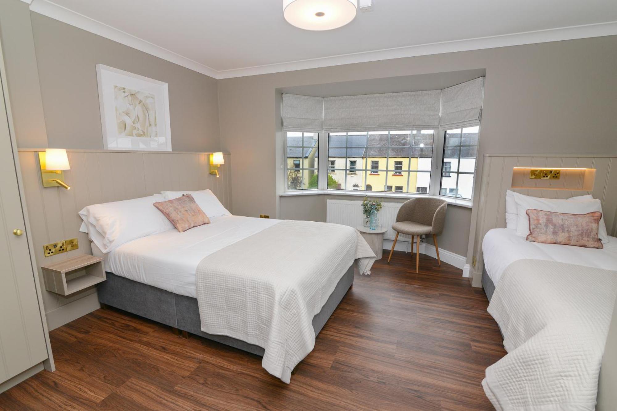 Urban Nest Townhouse Bed & Breakfast กัลเวย์ ภายนอก รูปภาพ