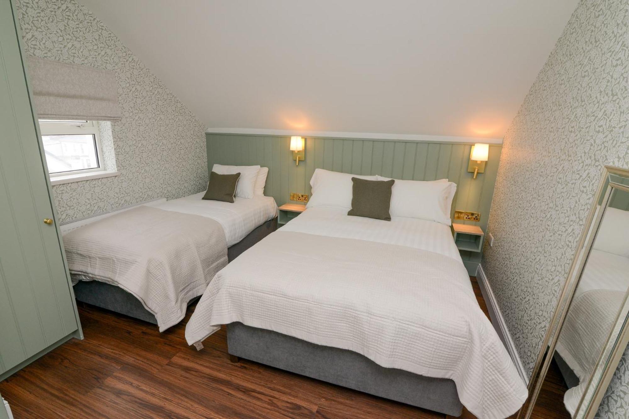 Urban Nest Townhouse Bed & Breakfast กัลเวย์ ภายนอก รูปภาพ