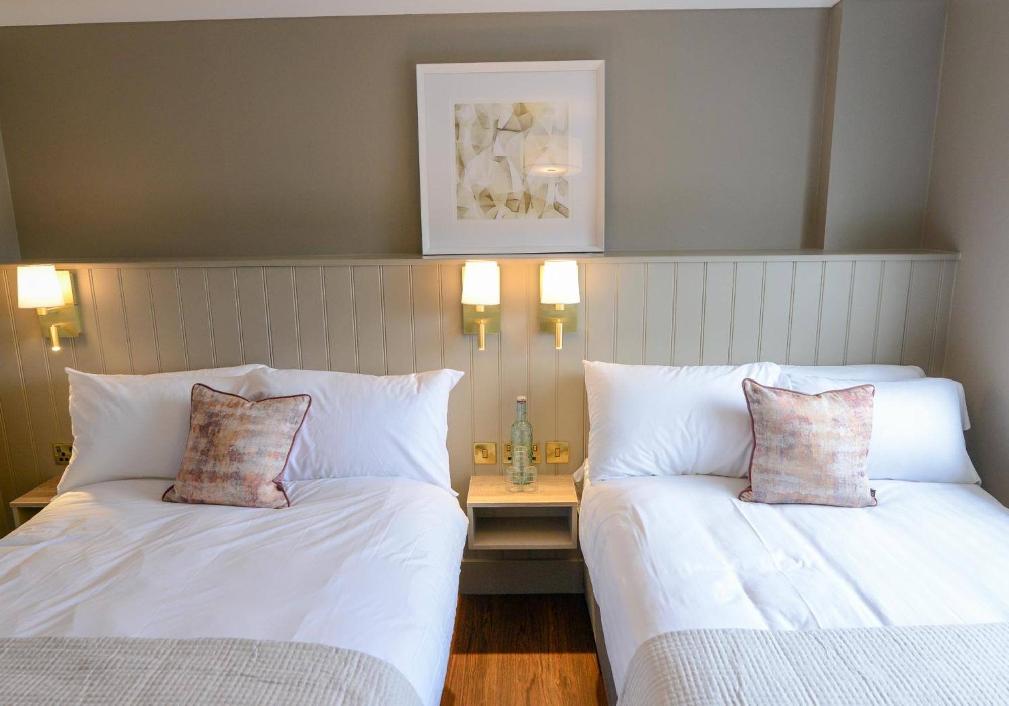 Urban Nest Townhouse Bed & Breakfast กัลเวย์ ภายนอก รูปภาพ