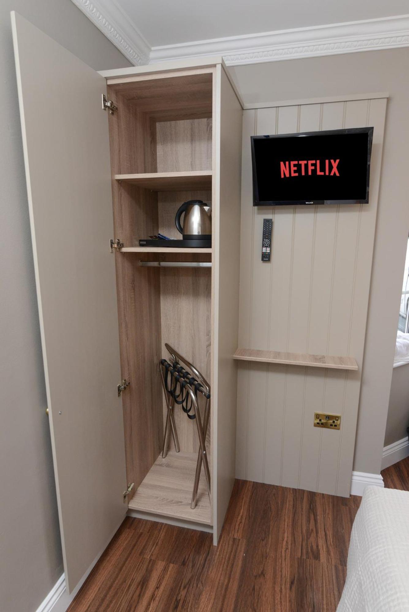 Urban Nest Townhouse Bed & Breakfast กัลเวย์ ภายนอก รูปภาพ